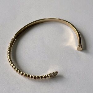 Stella & Dot Gold patterned bracelet